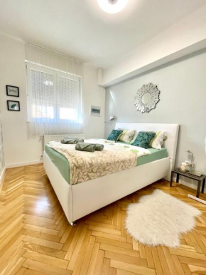 Mint Pearl Apartment 3 rooms 2 bathrooms at Kálvin Square